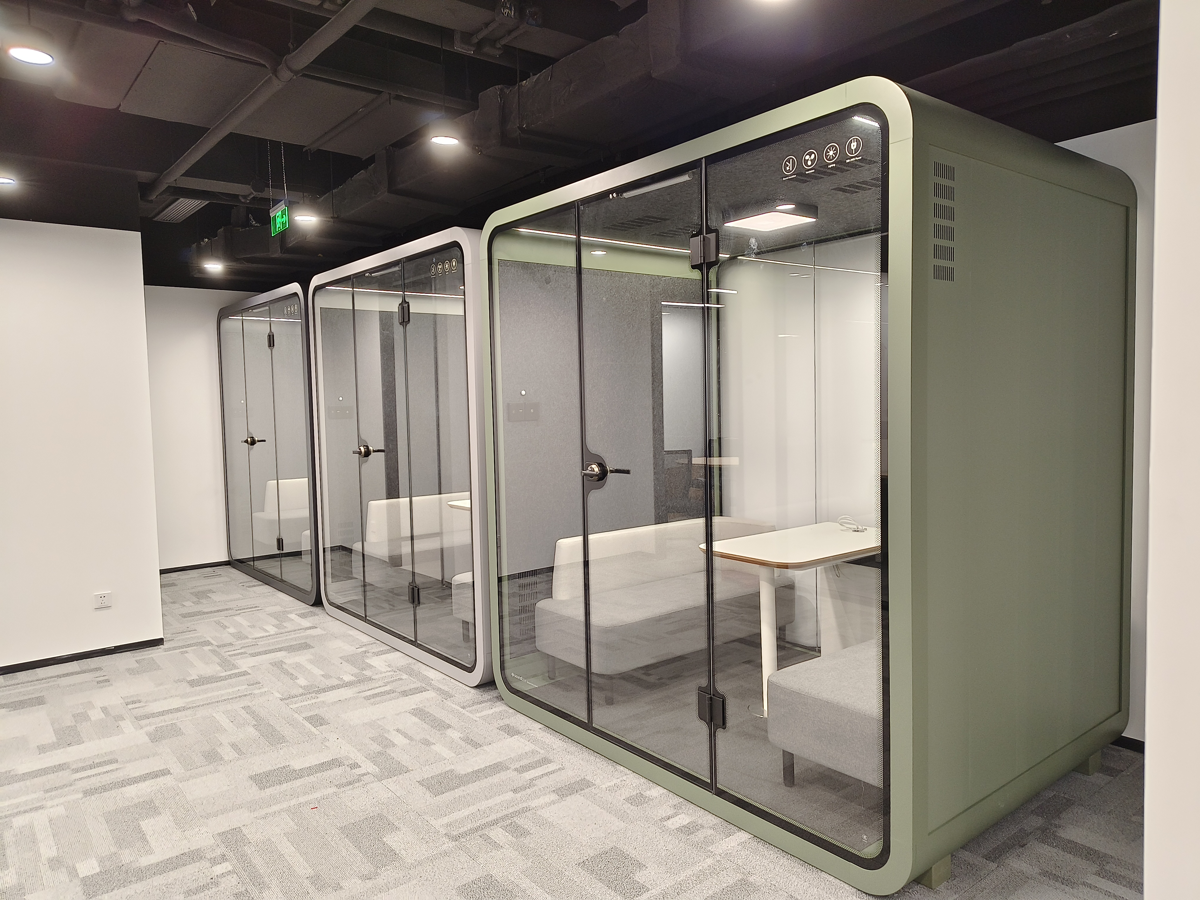 https://oss.soundbox-pod.com/markdown/indoor-meeting-pod_1766827919051.jpg