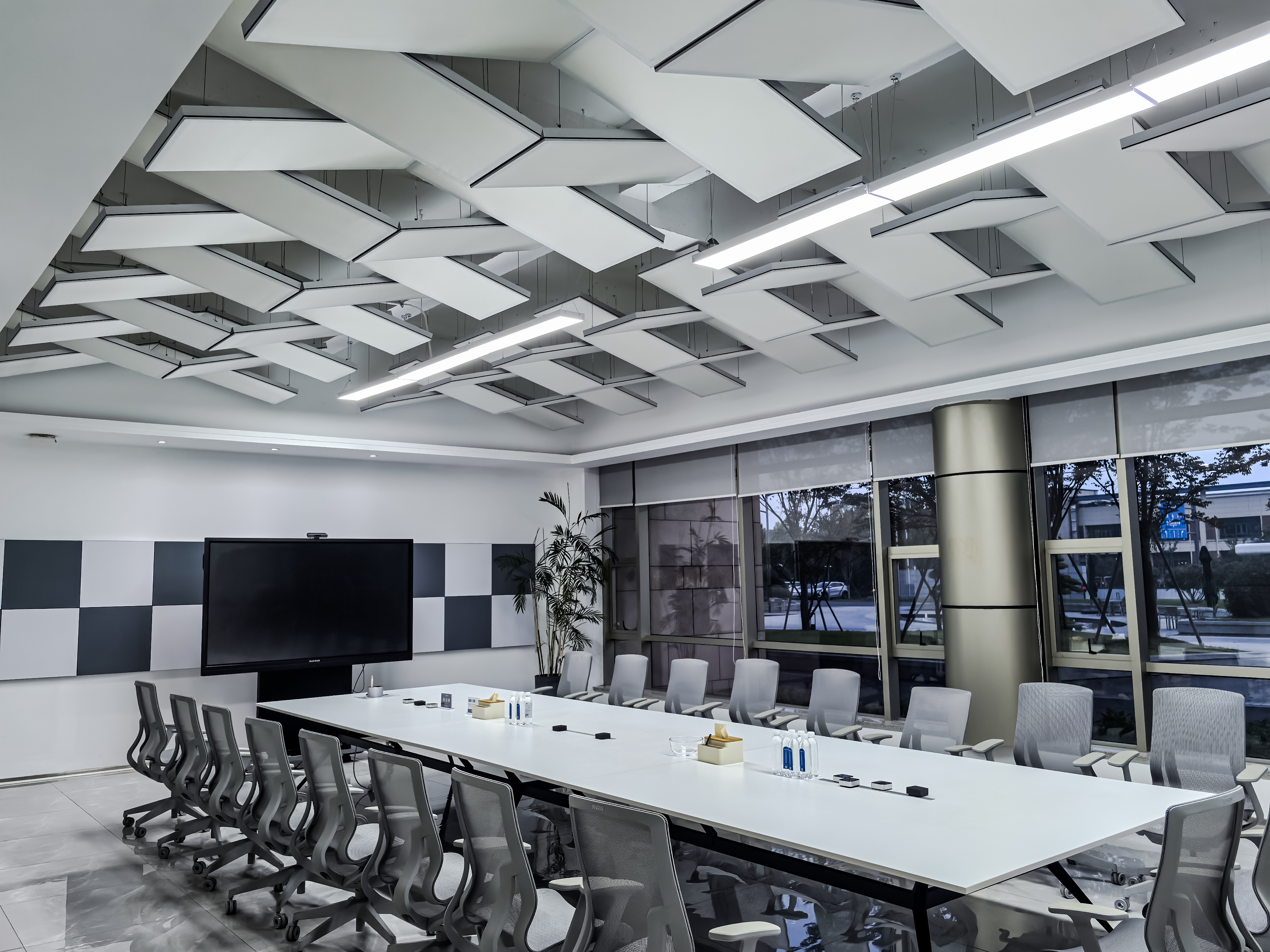 https://oss.soundbox-pod.com/markdown/meeting-room-sound-absorption_1766540118312.jpg