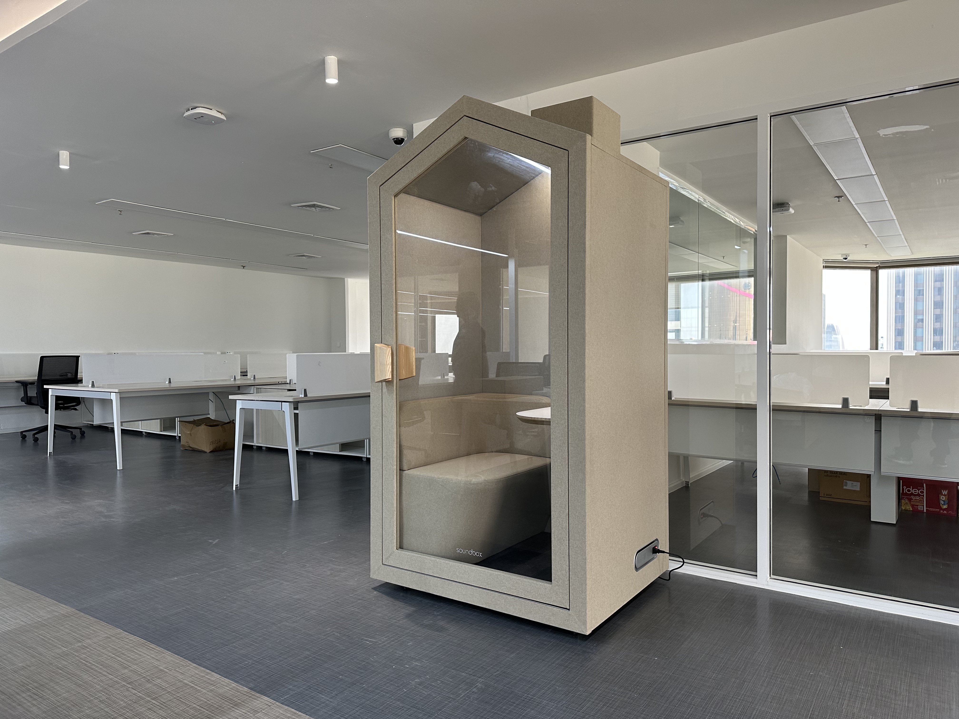 https://oss.soundbox-pod.com/markdown/office-home-pod_1767842893489.jpg