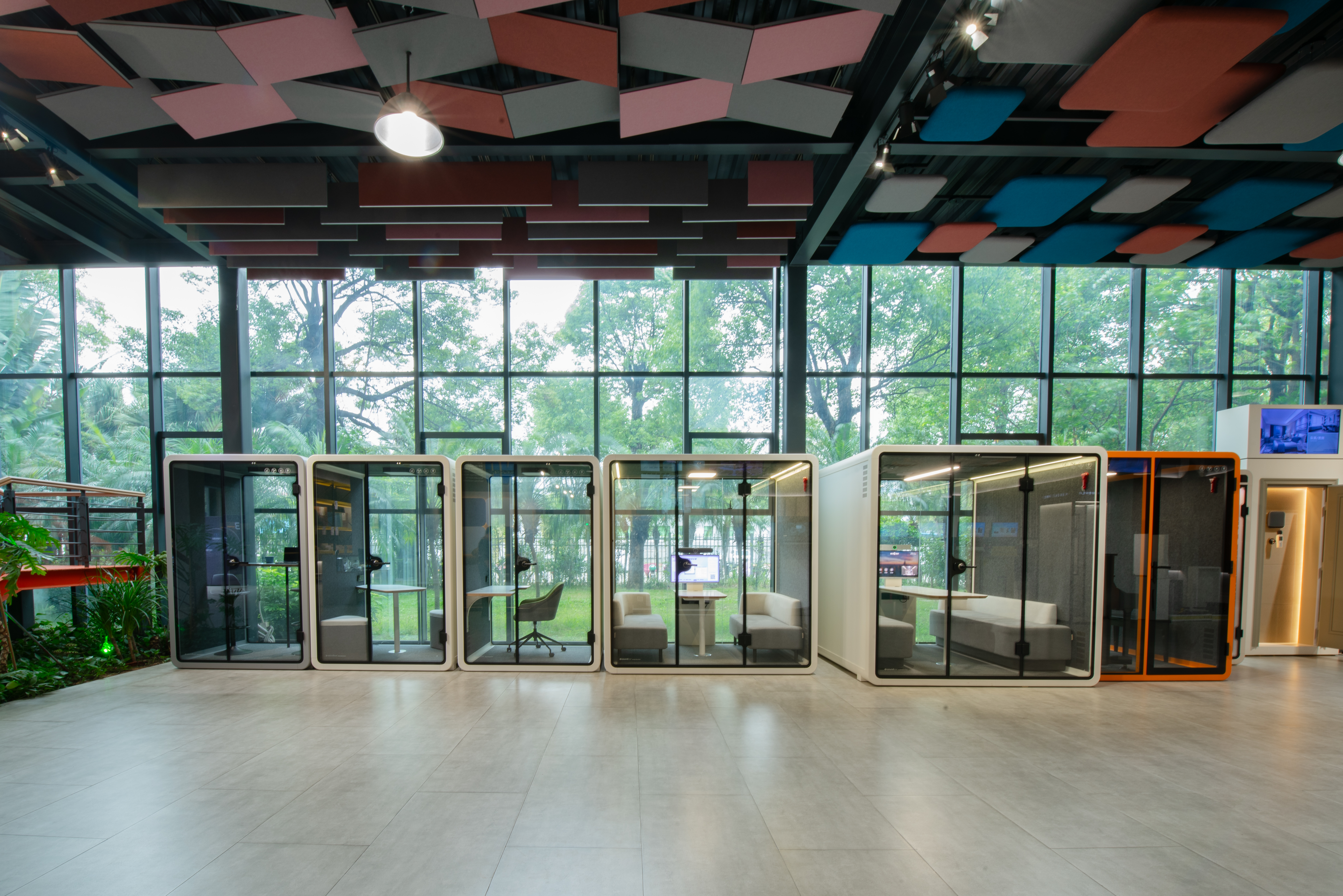 https://oss.soundbox-pod.com/markdown/showroom-slience-booth_1767850900184.jpg