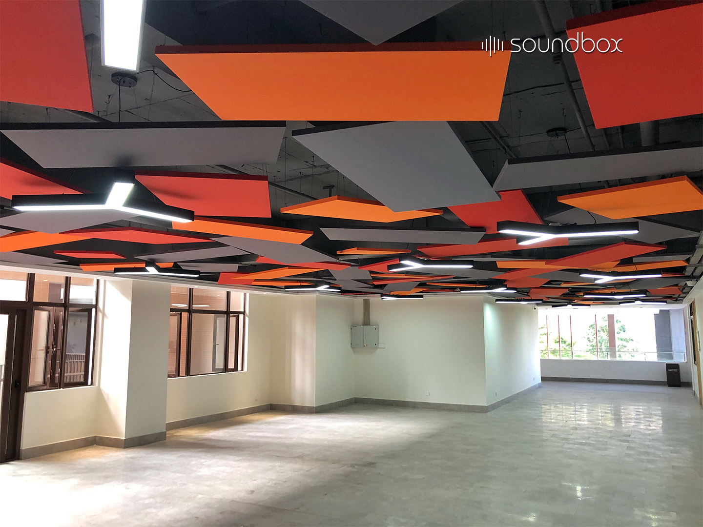 https://oss.soundbox-pod.com/markdown/sound-absorbing-ceiling_1766715492807.jpg